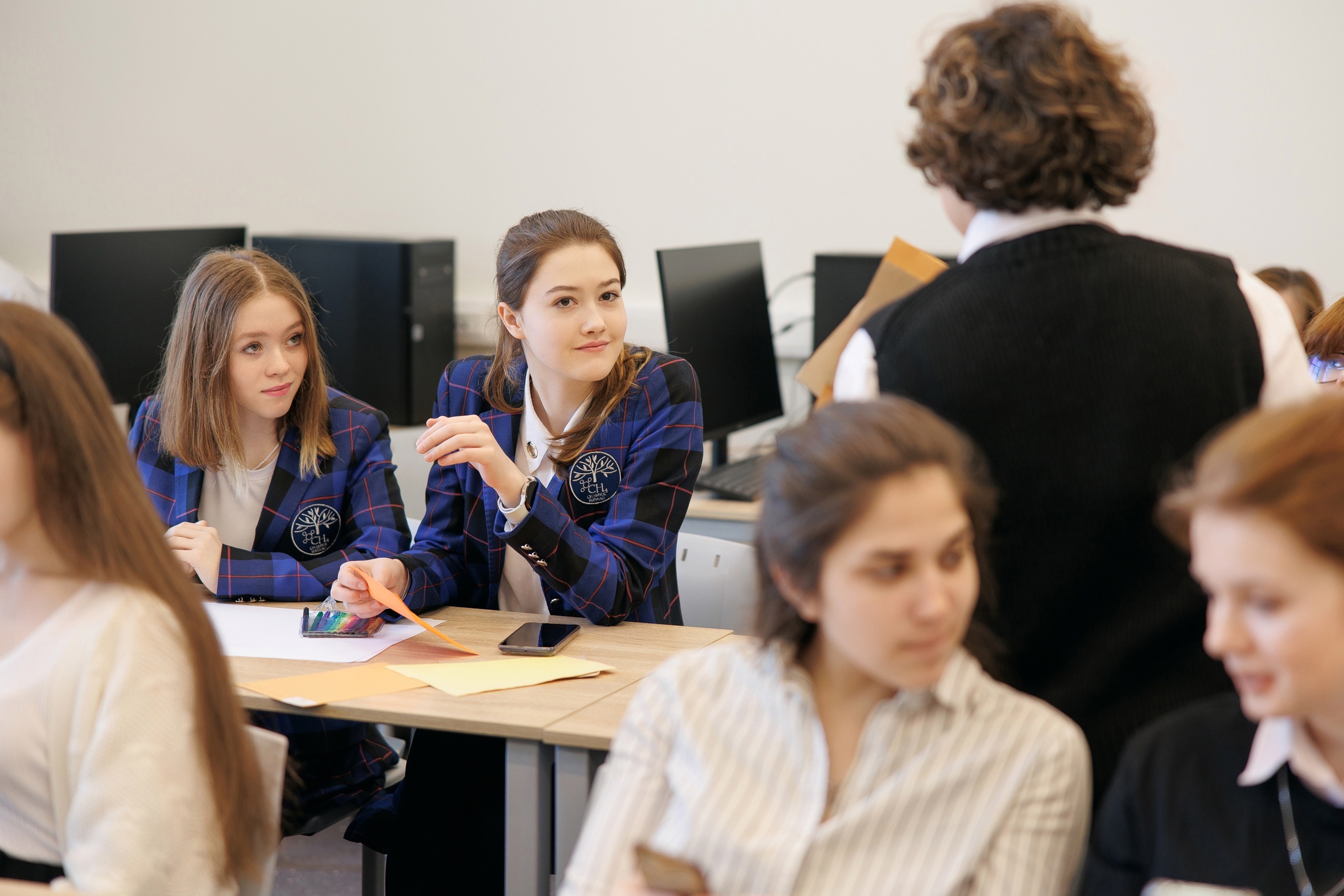 School вакансии. Диалог учеников. Инноватикум это.