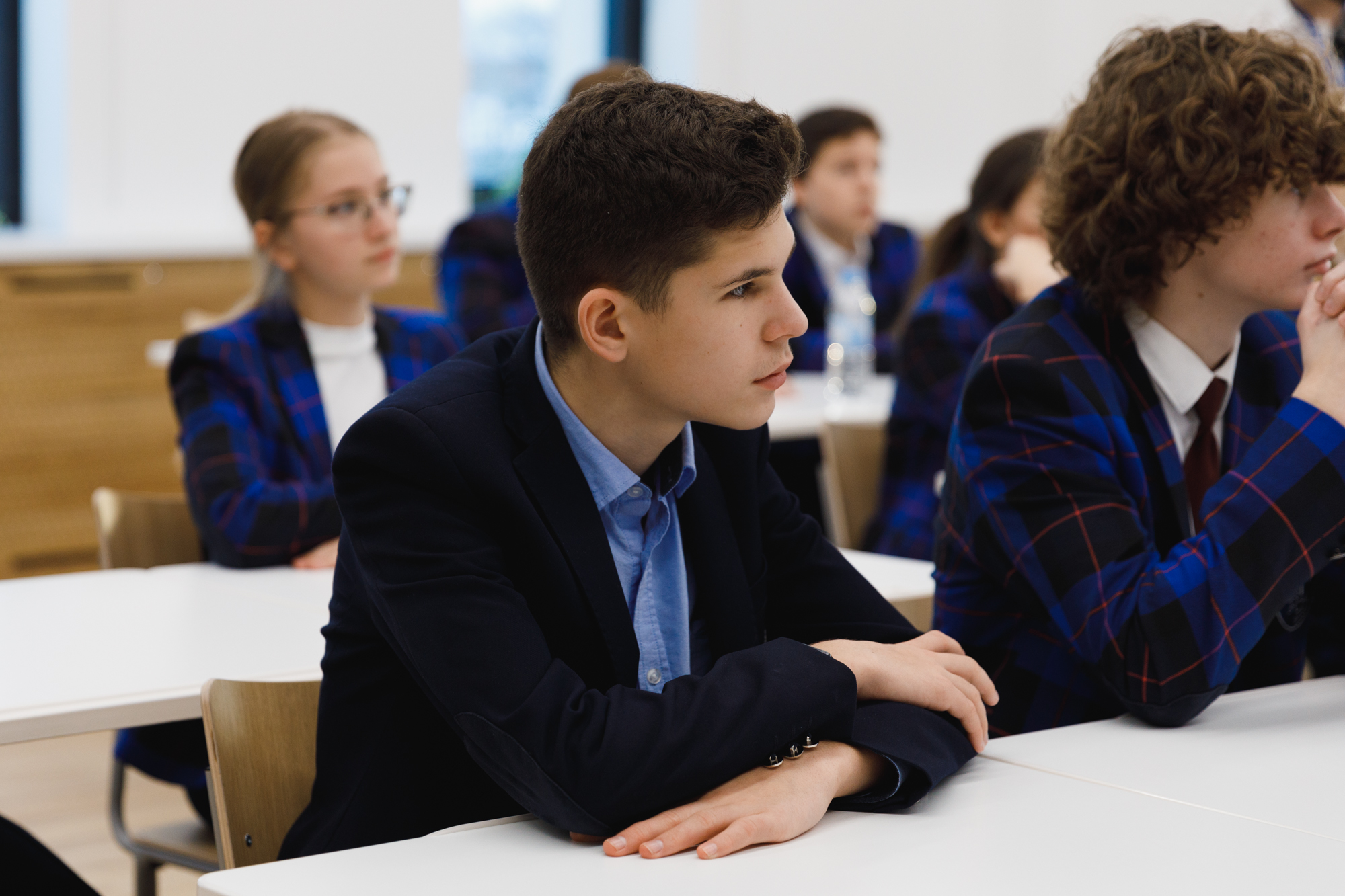 Ученик 8 слушать. Школьники 8 класс. 8 Класс ученики