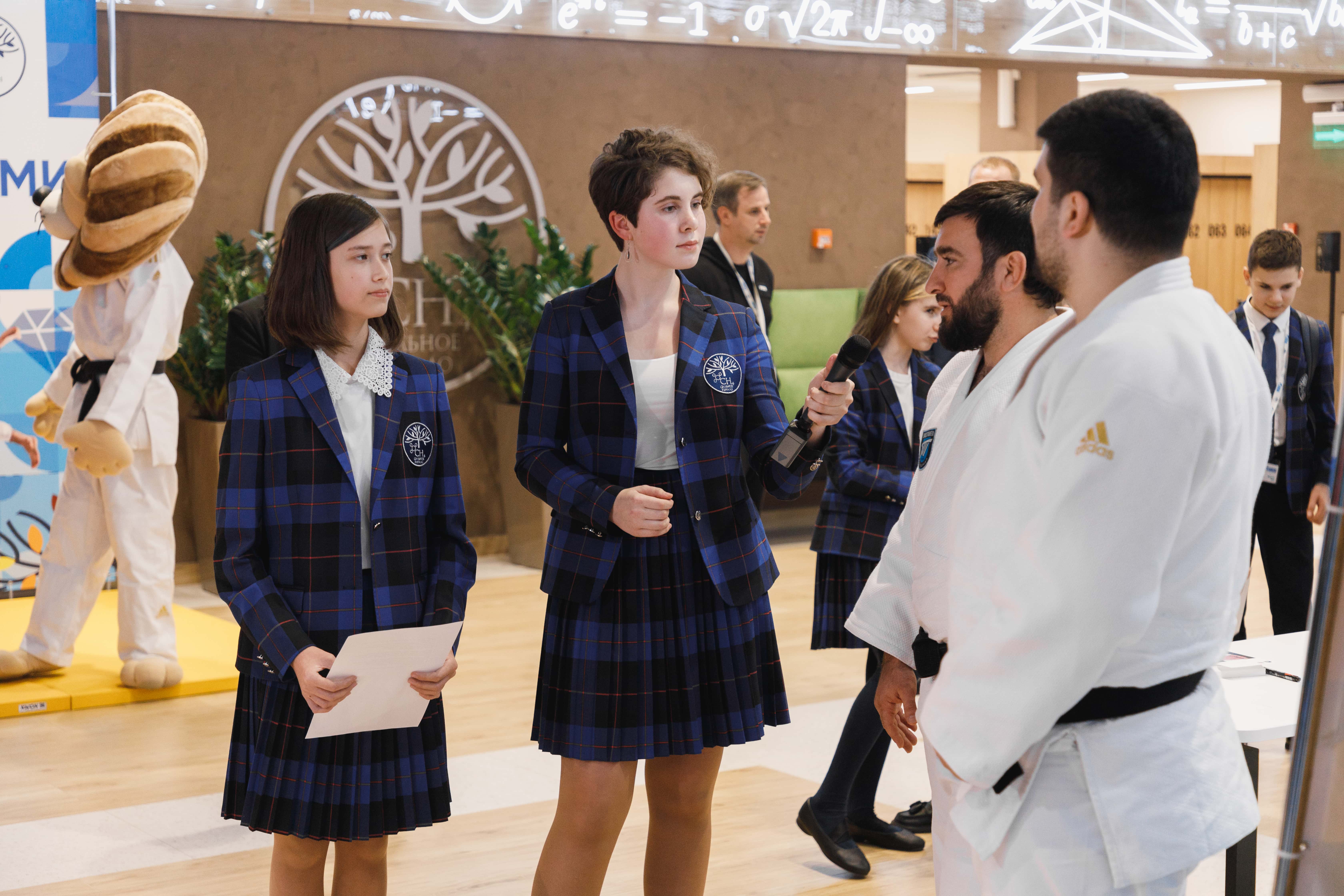 Эссе School Uniform Эссе School Uniform